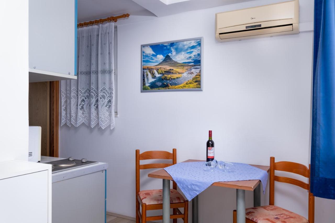 מליני Apartments Katica מראה חיצוני תמונה